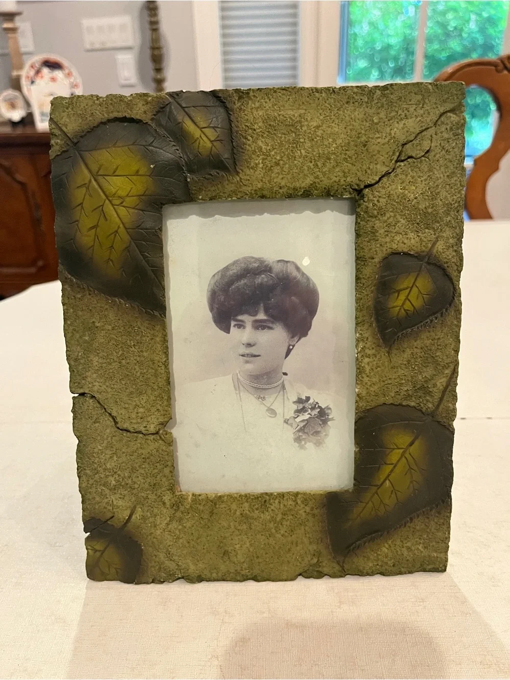 Vintage botanical style green Leaf Accent Photo Frame. GUC!
